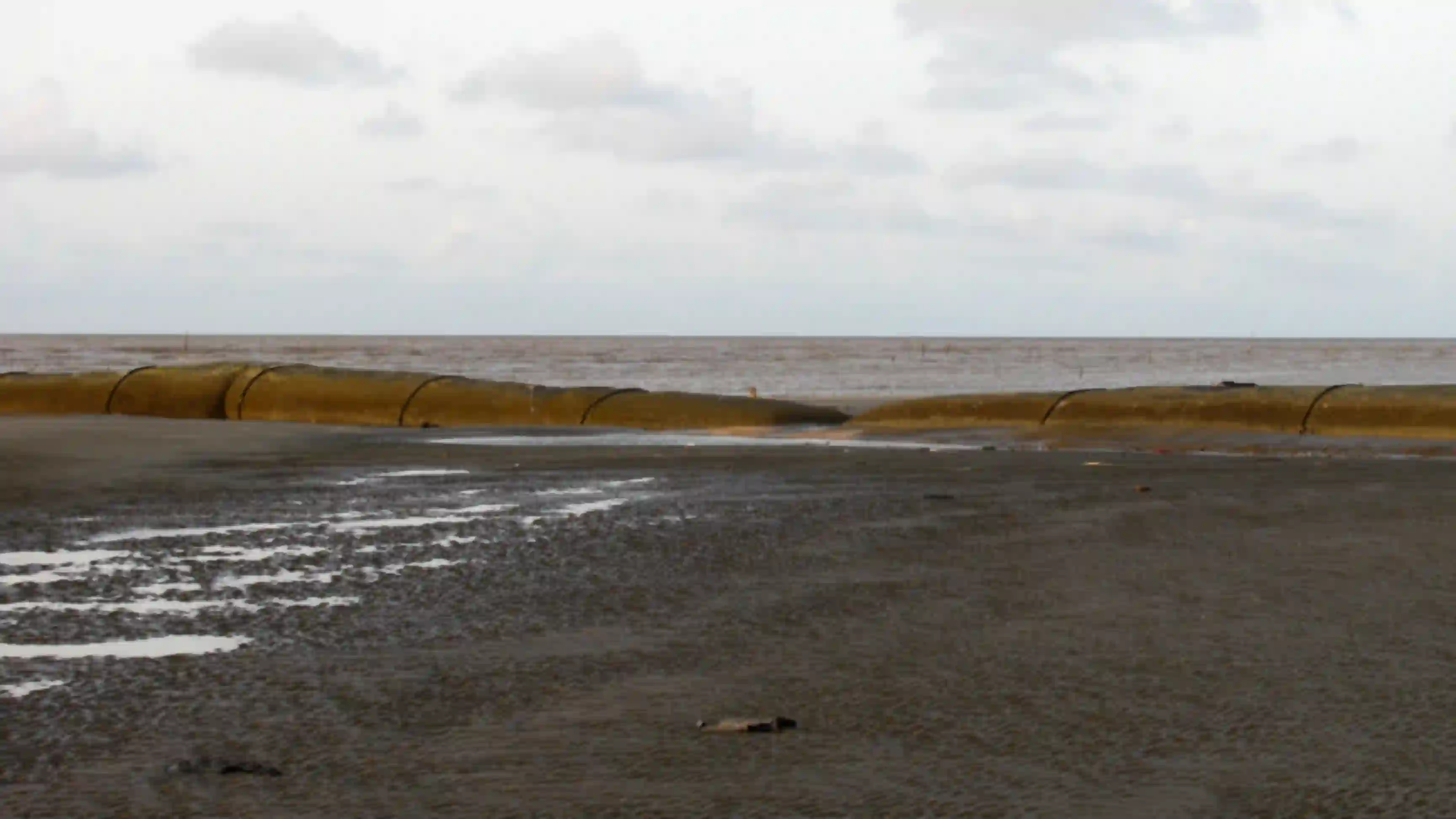 The Bend of a Soft Groyne